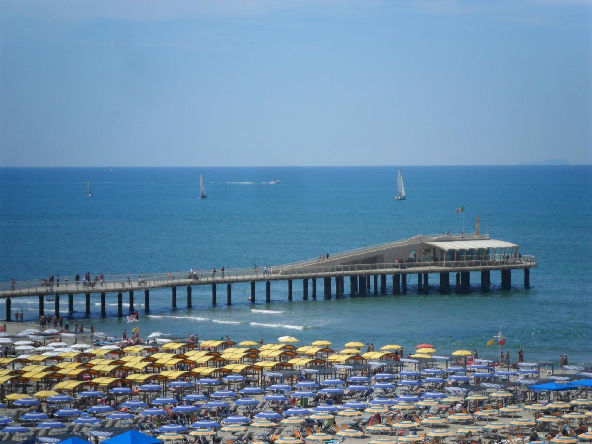 Dependance Dell'Hotel Sole E Mare Lido di Camaiore Exterior photo